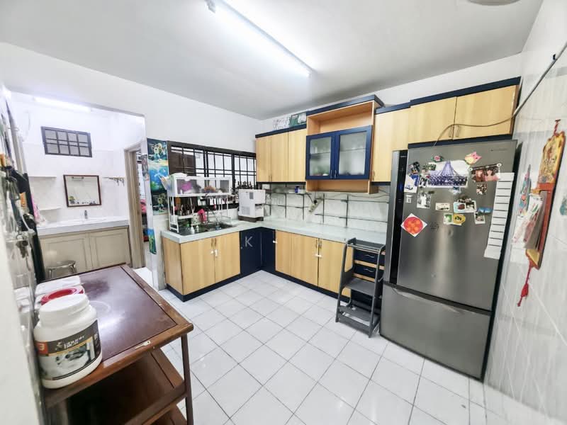 Rumah Teres 2 Tingkat untuk Dijual di Taman Mount Austin (Tebrau) - Yik Tat - Kitchen - PropertyGuru.com.my