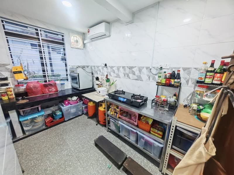 Rumah Teres 2 Tingkat untuk Dijual di Taman Mount Austin (Tebrau) - Yik Tat - Kitchen - PropertyGuru.com.my