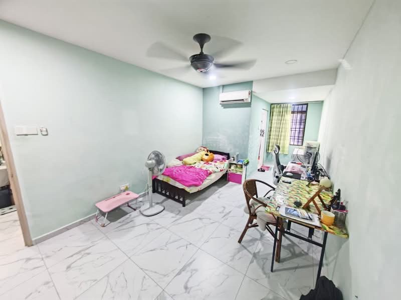 Rumah Teres 2 Tingkat untuk Dijual di Taman Mount Austin (Tebrau) - Yik Tat - Bedroom - PropertyGuru.com.my