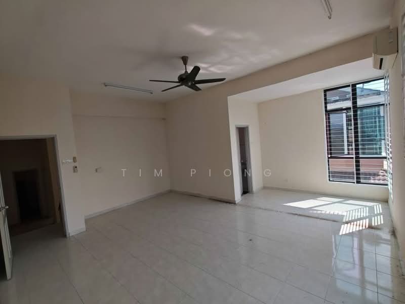 Rumah Berkembar untuk Dijual di Taman Desa Idaman (Durian Tunggal) - Tim Piong - Living Room - PropertyGuru.com.my