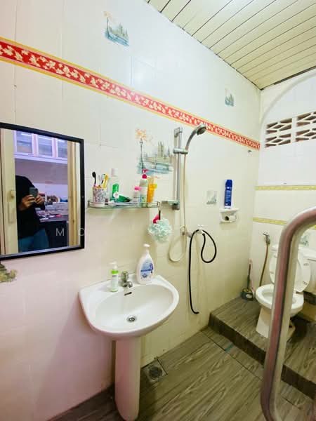 Bungalow for Sale in Shah Alam (Selangor) - Mohd Faizal - Bathroom - PropertyGuru.com.my