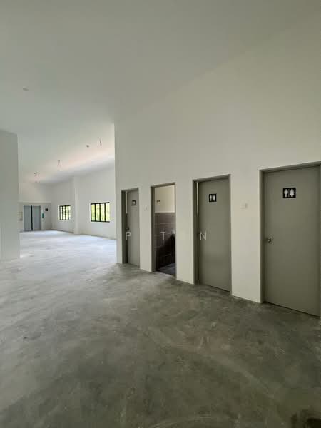 Banglo Komersial untuk Disewa di Kajang 2 (Kajang) - YP Tan - Corridor - PropertyGuru.com.my