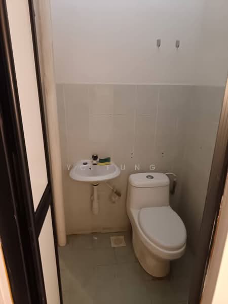 Rumah Teres 2 Tingkat untuk Disewa di Taman Scientex Pasir Gudang (Pasir Gudang) - YC Fung - Bathroom - PropertyGuru.com.my