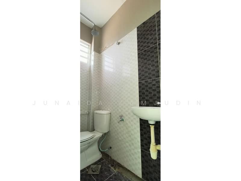 Rumah Teres 2-Tingkat untuk Dijual di Bandar Warisan Puteri (Ampangan) - Junaida Zamjudin - Bathroom - PropertyGuru.com.my