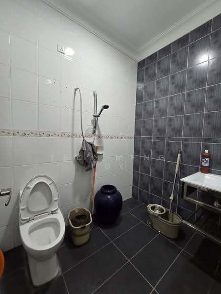 Rumah Teres untuk Dijual di Batu 9 (Cheras) - Teck Meng Lok - Bathroom - PropertyGuru.com.my