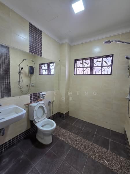 Rumah Teres untuk Dijual di Batu 9 (Cheras) - Teck Meng Lok - Bathroom - PropertyGuru.com.my