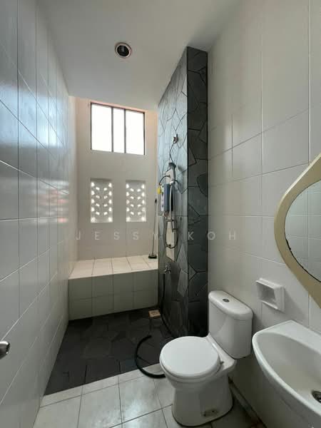 Rumah Teres 2 Tingkat untuk Disewa di Taman Sutera Utama (Skudai) - Jessy Koh - Bathroom - PropertyGuru.com.my