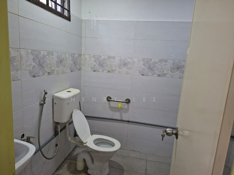 Rumah Teres untuk Dijual di Masai (Johor) - Henry Lee - Bathroom - PropertyGuru.com.my