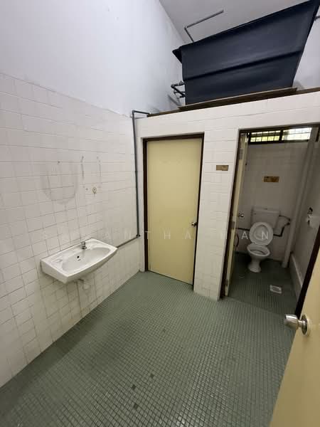 Kilang untuk Disewa di Puchong (Selangor) - Samantha Han - Bathroom - PropertyGuru.com.my