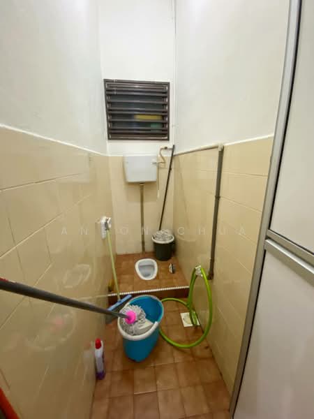 Rumah Teres 1 Tingkat untuk Dijual di Taman Johor Jaya (Johor Bahru) - Anson Chua - Bathroom - PropertyGuru.com.my