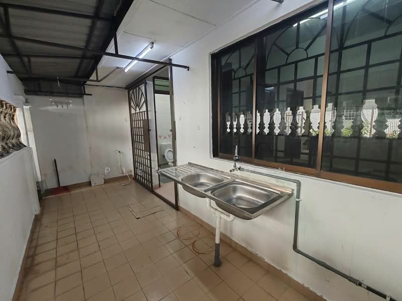 2-storey Terraced House for Sale in Taman Bukit Mewah (Tampoi) - Pierre Chin - Kitchen - PropertyGuru.com.my