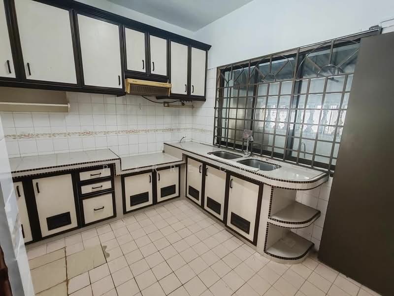 2-storey Terraced House for Sale in Taman Bukit Mewah (Tampoi) - Pierre Chin - Kitchen - PropertyGuru.com.my