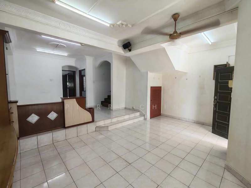 2-storey Terraced House for Sale in Taman Bukit Mewah (Tampoi) - Pierre Chin - Living Room - PropertyGuru.com.my