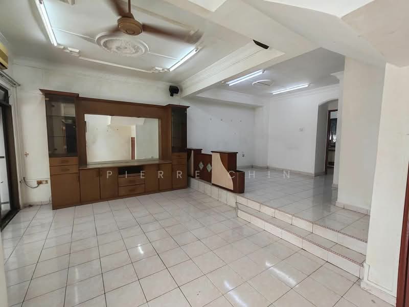 2-storey Terraced House for Sale in Taman Bukit Mewah (Tampoi) - Pierre Chin - Living Room - PropertyGuru.com.my