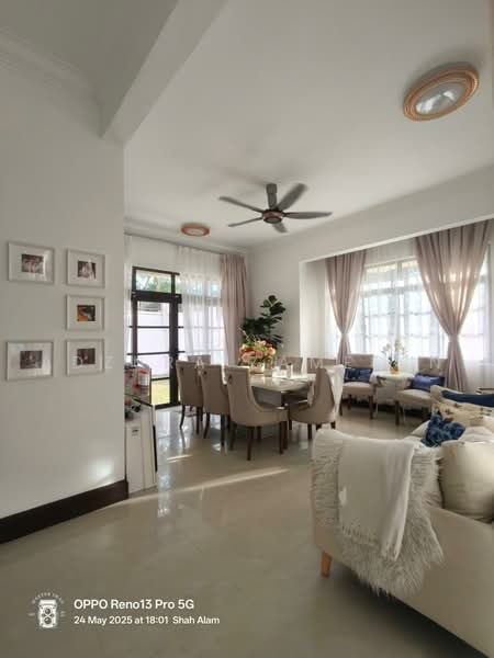 Rumah Banglo untuk Dijual di Bukit Jelutong (Shah Alam) - Adzura Zamedin - Living Room - PropertyGuru.com.my