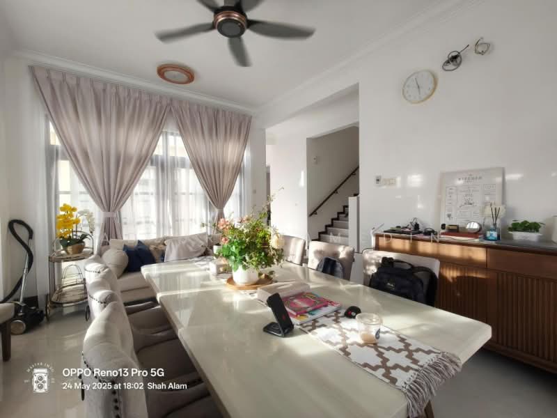 Rumah Banglo untuk Dijual di Bukit Jelutong (Shah Alam) - Adzura Zamedin - Living Room - PropertyGuru.com.my