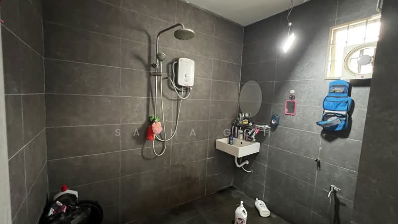 2-storey Terraced House for Sale in Bandar Putra Permai (Seri Kembangan) - Sasha Goh - Bathroom - PropertyGuru.com.my