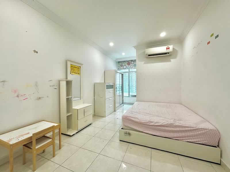 3-storey Terraced House for Sale in Kajang (Selangor) - Mahirah . - Bedroom - PropertyGuru.com.my