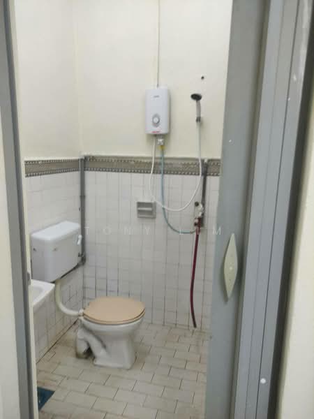 Rumah Teres 1 Tingkat untuk Disewa di Taman Daya (Johor Bahru) - Tony Lim - Bathroom - PropertyGuru.com.my