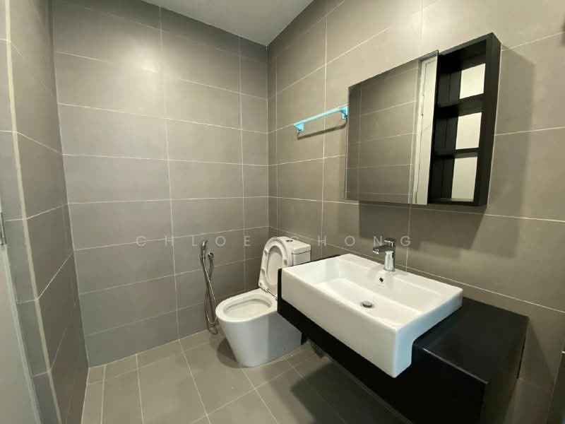 Servis Apartment untuk Disewa di Sunway Belfield - Brandon Chia - Bathroom - PropertyGuru.com.my
