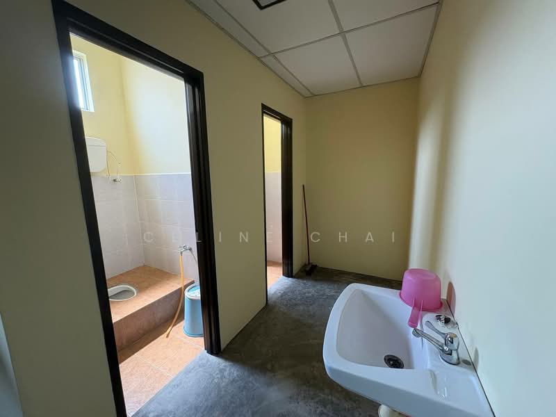 Shop / Office for Rent in Yong Peng (Johor) - Celine Chai - Bathroom - PropertyGuru.com.my