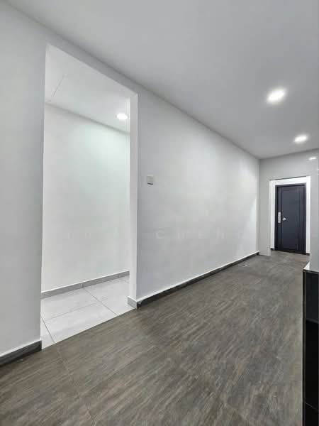 1-storey Terraced House for Sale in Taman Puteri Wangsa (Ulu Tiram) - Yuki Cheng - Corridor - PropertyGuru.com.my