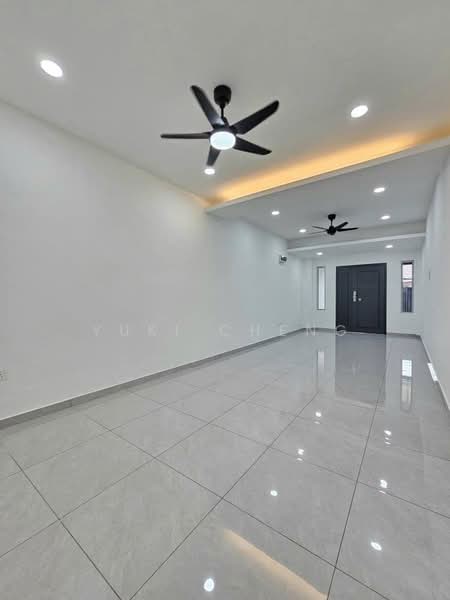 1-storey Terraced House for Sale in Taman Puteri Wangsa (Ulu Tiram) - Yuki Cheng - Living Room - PropertyGuru.com.my