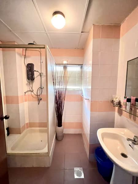 Kondominium untuk Dijual di Villa Puteri - Camie Hoo - Bathroom - PropertyGuru.com.my