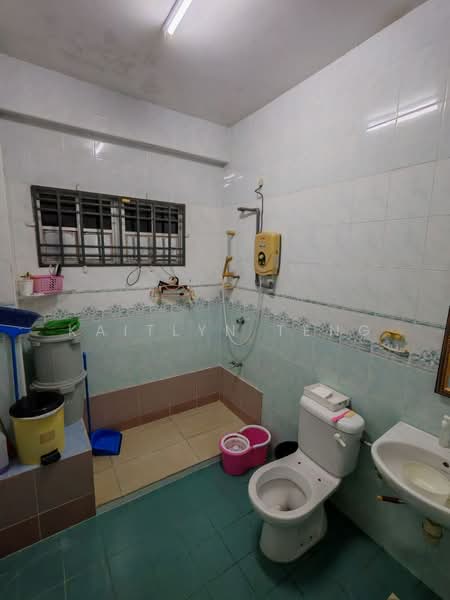 Rumah Teres 2 Tingkat untuk Dijual di Taman Sri Putra (Tampoi) - Kaitlyn Teng - Bathroom - PropertyGuru.com.my