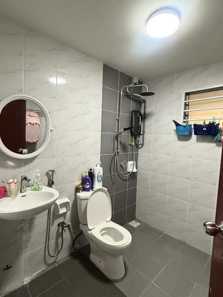 Pangsapuri untuk Dijual di Larai Apartment Presint 6 @ Putrajaya - Fazri Omar - Bathroom - PropertyGuru.com.my