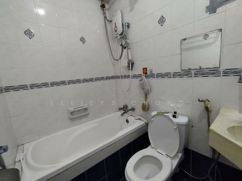Condominium for Rent at E-Park Condominium - Ellieys Chong - Bathroom - PropertyGuru.com.my