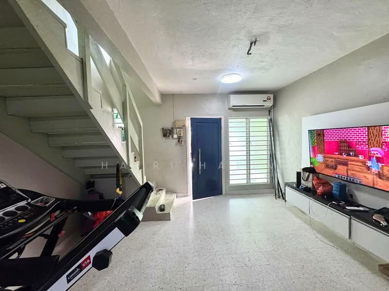 2-storey Terraced House for Sale in Seksyen 7 (Shah Alam) - Hairi Halim - Living Room - PropertyGuru.com.my
