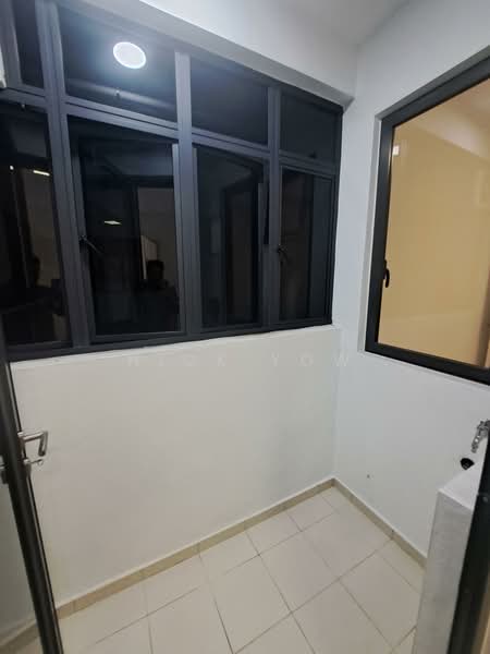 Servis Apartment untuk Disewa di United Point (Residensi Berpadu) - Nick Yow - Balcony - PropertyGuru.com.my