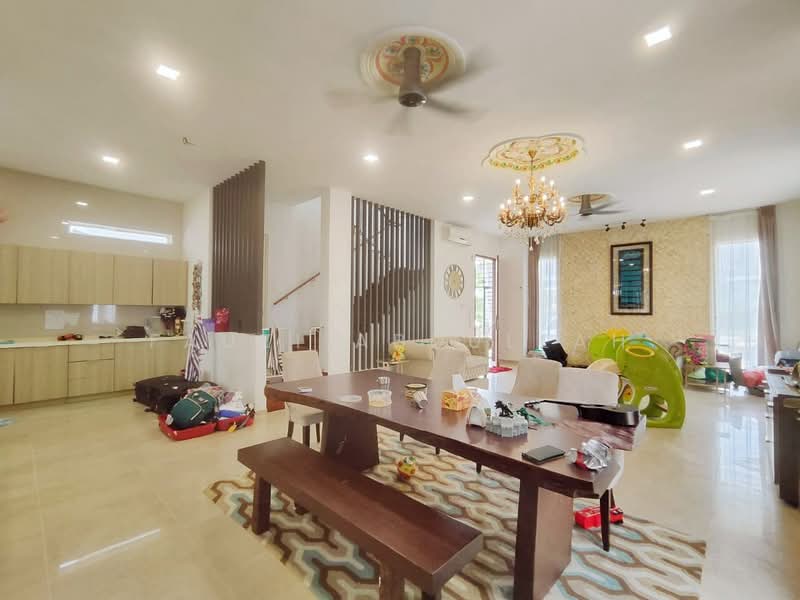 Bungalow for Sale in Lakefront Villa (Cyberjaya) - Fauzi Abdullah - Living Room - PropertyGuru.com.my