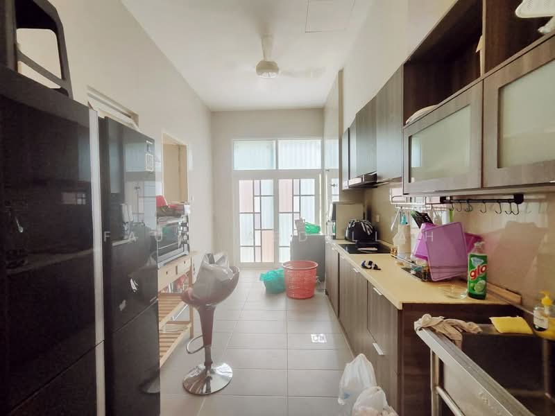 Bungalow for Sale in Lakefront Villa (Cyberjaya) - Fauzi Abdullah - Kitchen - PropertyGuru.com.my