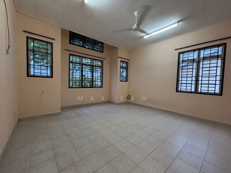 Rumah Teres 2 Tingkat untuk Disewa di Taman Desa Tebrau (Tebrau) - Max Kan - Living Room - PropertyGuru.com.my