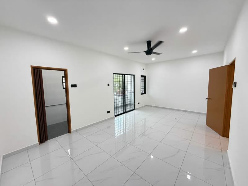 Rumah Teres untuk Disewa di Shah Alam (Selangor) - Tom Yip - Living Room - PropertyGuru.com.my