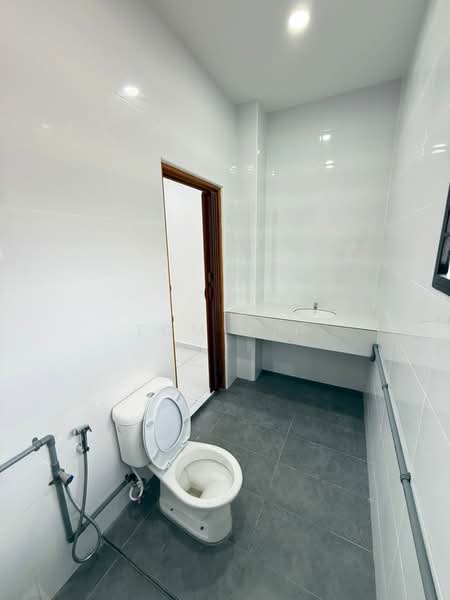 Rumah Teres untuk Disewa di Shah Alam (Selangor) - Tom Yip - Bathroom - PropertyGuru.com.my