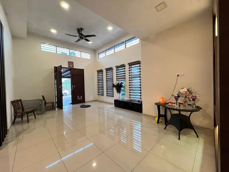 Rumah Berkembar untuk Dijual di Taman Sri Kluang (Kluang) - May Tan - Living Room - PropertyGuru.com.my