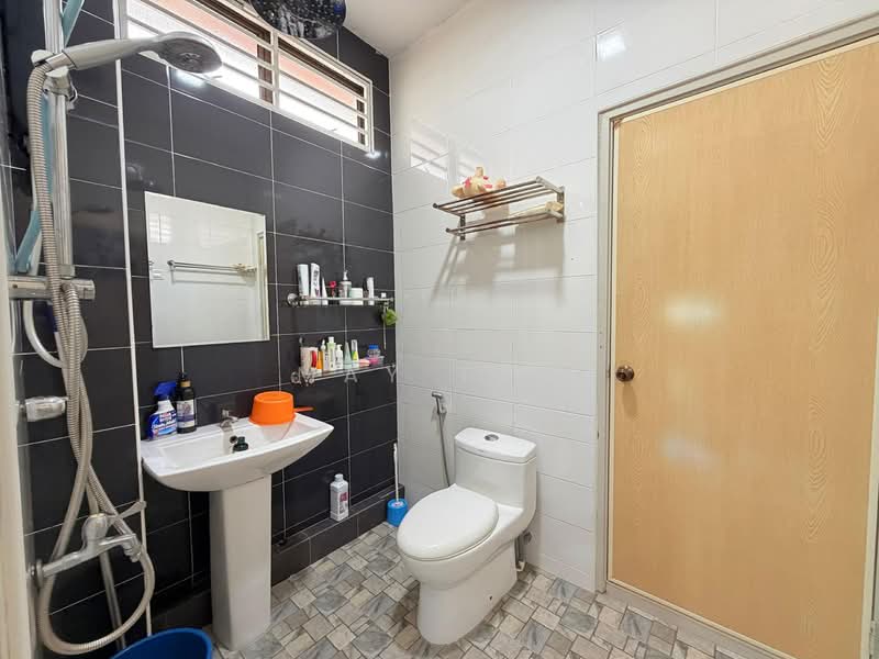 Rumah Berkembar untuk Dijual di Taman Sri Kluang (Kluang) - May Tan - Bathroom - PropertyGuru.com.my