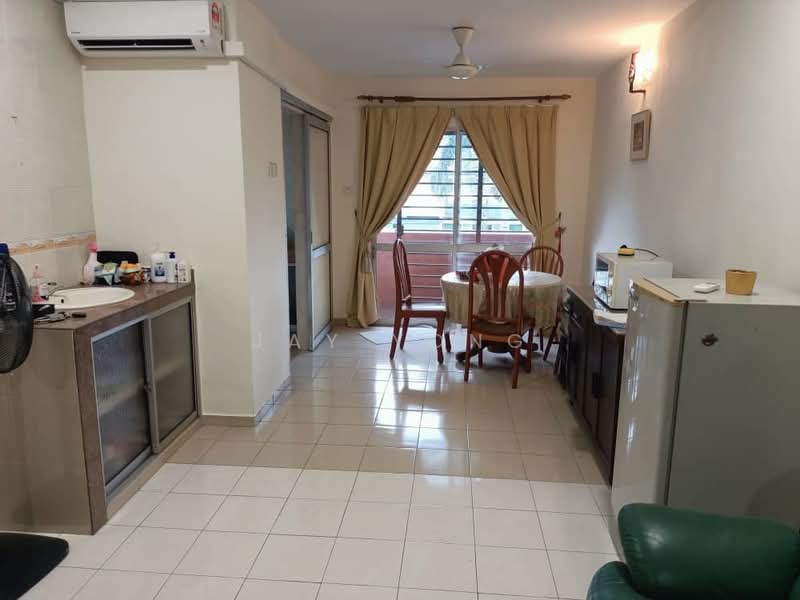 Townhouse for Rent in Taman Megah Kepong (Kepong) - Jay Yong - Living Room - PropertyGuru.com.my