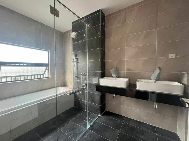Semi-Detached House for Rent in Taman Sutera Utama (Skudai) - David Ong - Bathroom - PropertyGuru.com.my