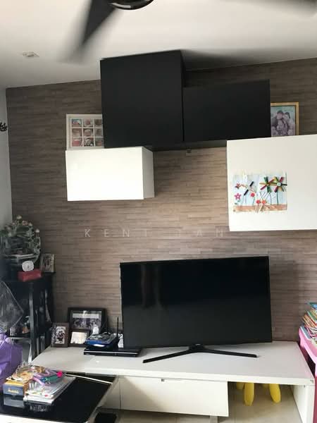 Kondominium untuk Dijual di Changkat View - Kent Tan - Living Room - PropertyGuru.com.my