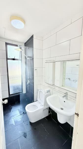 Servis Apartment untuk Disewa di Urban 360 - Amirun Kinanah - Bathroom - PropertyGuru.com.my