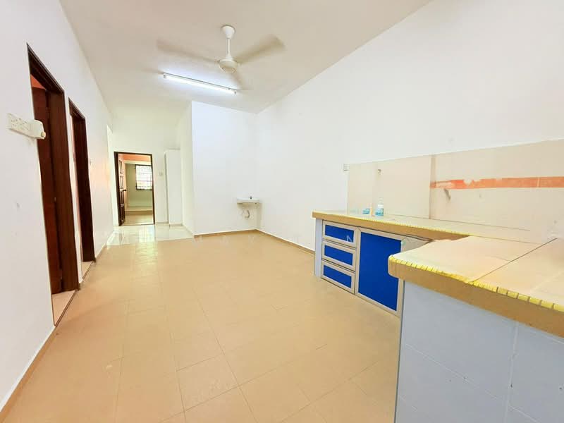 Rumah Teres 1 Tingkat untuk Dijual di Taman Sri Kluang (Kluang) - May Tan - Kitchen - PropertyGuru.com.my