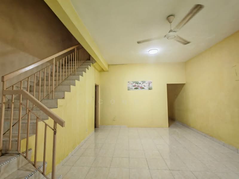 2-storey Terraced House for Sale in Taman Bestari Indah (Ulu Tiram) - Yucong . - Living Room - PropertyGuru.com.my