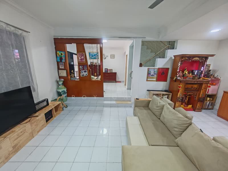Rumah Teres 2 Tingkat untuk Dijual di Taman Mount Austin (Tebrau) - Roy Chan - Living Room - PropertyGuru.com.my
