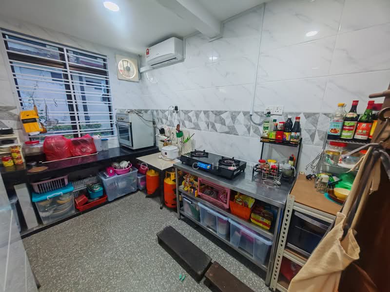 Rumah Teres 2 Tingkat untuk Dijual di Taman Mount Austin (Tebrau) - Roy Chan - Kitchen - PropertyGuru.com.my