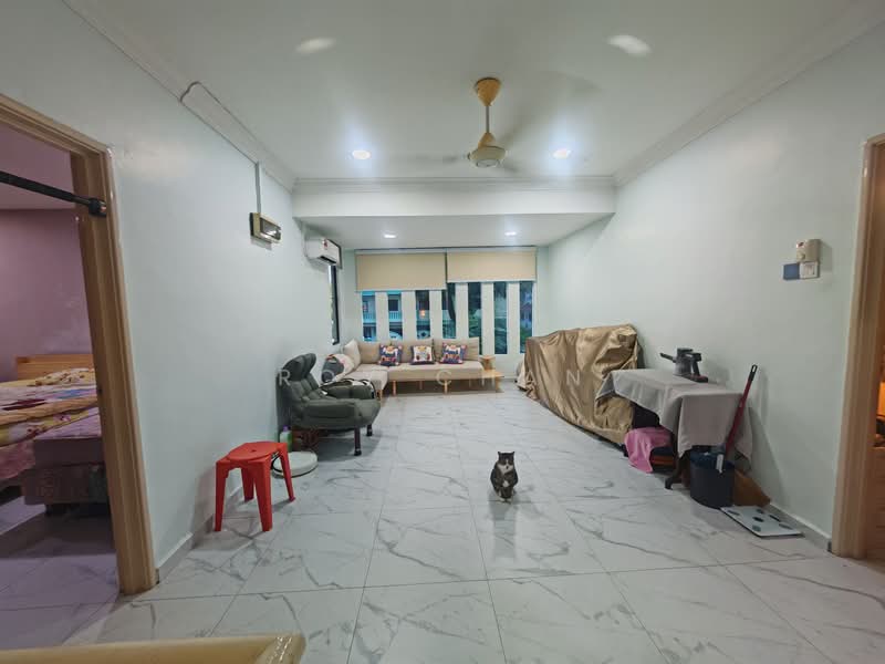Rumah Teres 2 Tingkat untuk Dijual di Taman Mount Austin (Tebrau) - Roy Chan - Living Room - PropertyGuru.com.my