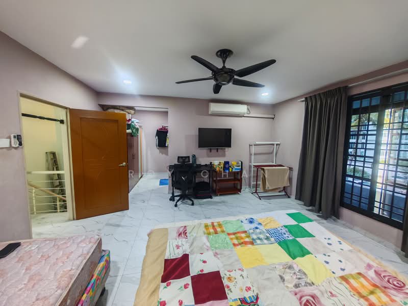 Rumah Teres 2 Tingkat untuk Dijual di Taman Mount Austin (Tebrau) - Roy Chan - Bedroom - PropertyGuru.com.my